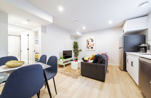 Jasper Place House | Sweet Tropical BSMT suite ~ King Bed | WIFI parking