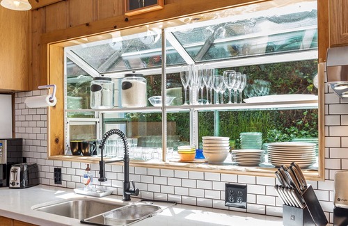 Cazadero House | Sweetest Cabin under the Redwoods! Hot Tub, Fire Pit, Austin Creek!