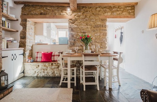 Sibford Gower Cottage | Sweetheart Cottage - Cosy 2 Bedroom in The Cotswolds