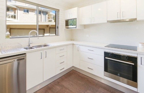 Copacabana Apartment | Swells at Copa - Stroll to the Beach and Shops