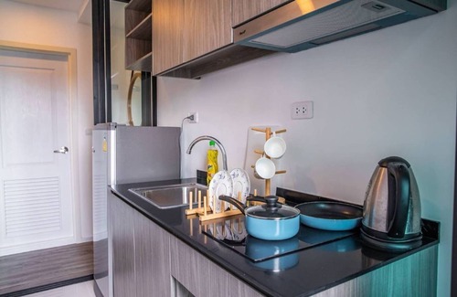 Mueang Samut Prakan District Apartment | swimming pool and gym , near BTS PuChao,bkbloft5 - Tambon Thepharak