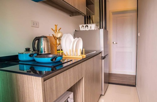 Mueang Samut Prakan District Apartment | Swimming pool and gym , near BTS PuChao/bkbloft8 - Tambon Thepharak