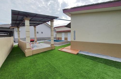 Krubong House | Swimming pool with 5 bedroom house Full AC near Stadium Hang Jebat
