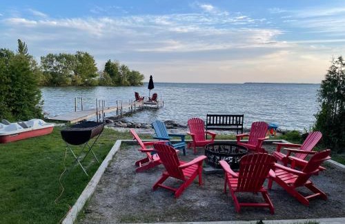 Ramara House | Swing Bridge Cottage on Lake Simcoe - Waterfront