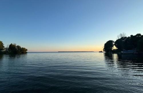 Ramara House | Swing Bridge Cottage on Lake Simcoe - Waterfront