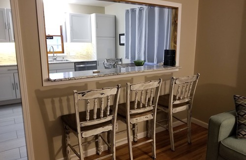 Medicine Lodge House | SwinHousing - Church Hill Suite, Sleeps 6