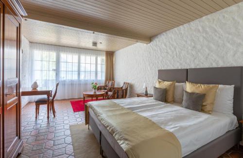 Merlischachen Hotel | Swiss-Chalet Merlischachen - Romantik Schloss-Hotel am See
