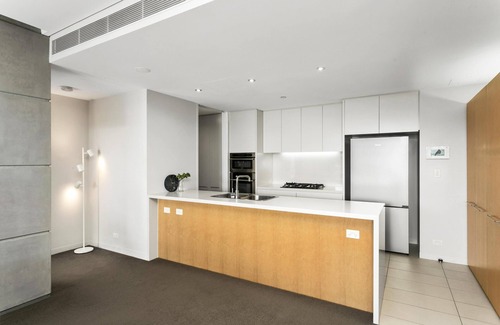 Sydney Apartment | Sydney - PYRM2 - Distillery Drive - Stylish 2BR + Study with Pool Gym Near Darling Harbour The Star Casino