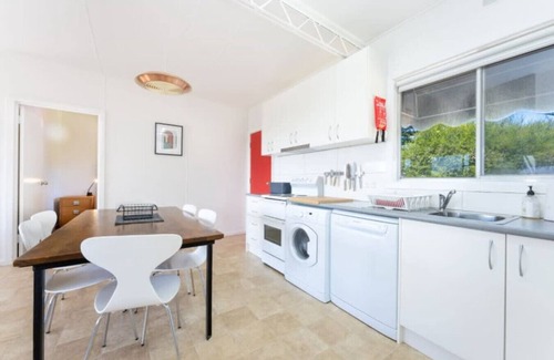 Goolwa Beach House | Syd’s Place - A 70s retro beach house, Free WIFI