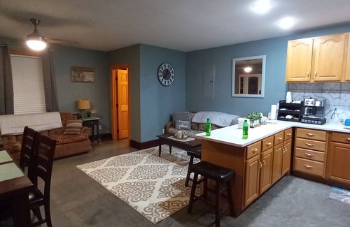 Sylvan Beach House | Sylvan's Sunkissed Sandcastle. 2 blocks from the beach