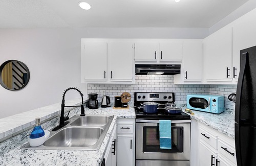 Titusville Apartment | *Symmetry & Serenity* *NASA*, Pool, BBQ, Gym, Game