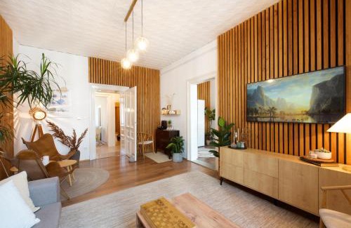 Ferencvaros Apartment | Symphony Apartment - FREE Parking & Airport Taxi