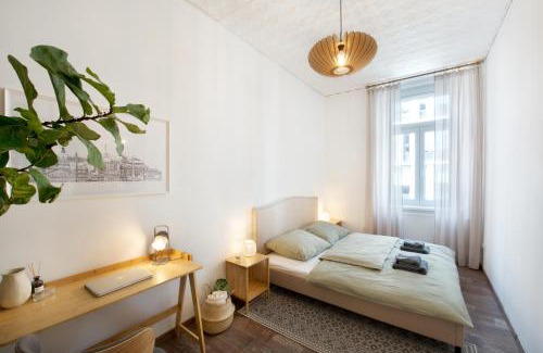 Ferencvaros Apartment | Symphony Apartment - FREE Parking & Airport Taxi