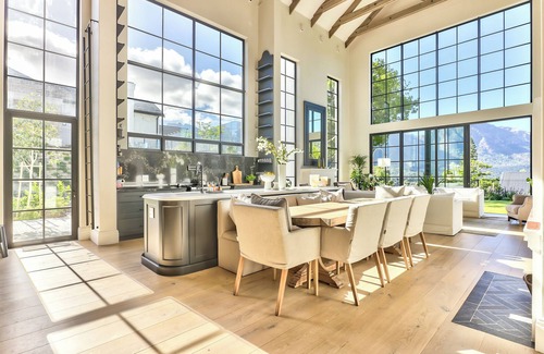 Bishopscourt Villa | Symphony of Light - A stately residence in the heart of Bishopscourt