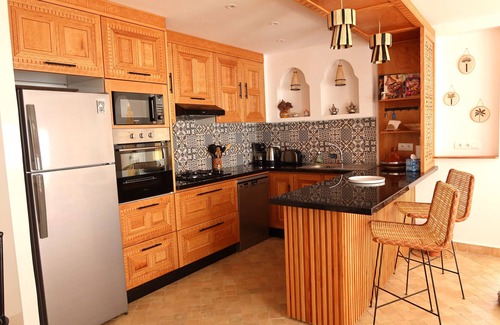 Dakhla Villa | T B Blue villa with garden, family pool, solarium. 5mn from the beach.