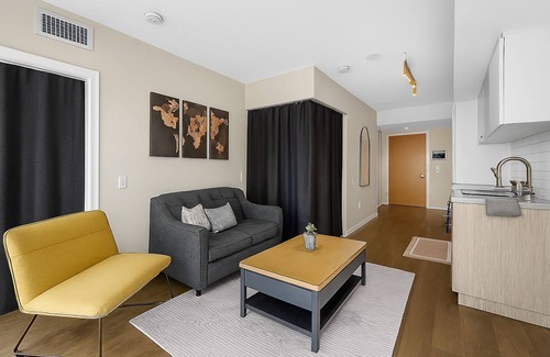 Garden District Condo | T Dot Views & Cozy 2BR Stay