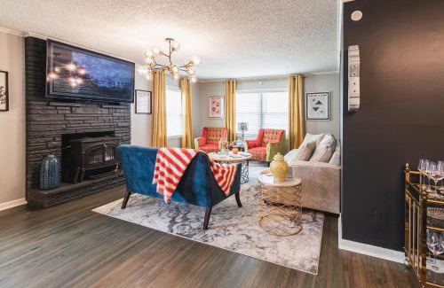 Mayo Meadow House | T-Town Bougie Trendy and Fun! 4 Beds blocks from Expo!