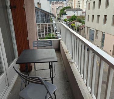 Quartier des Eaux-Claires Apartment | T1 bis rénové Grenoble et parking