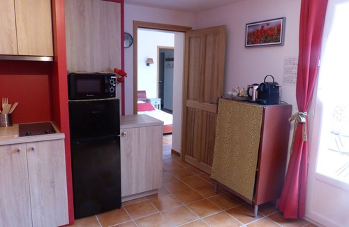 Hyeres Apartment | T1bis 40m2 - Ground floor of a charming house, quiet in the countryside, 3km from the beaches