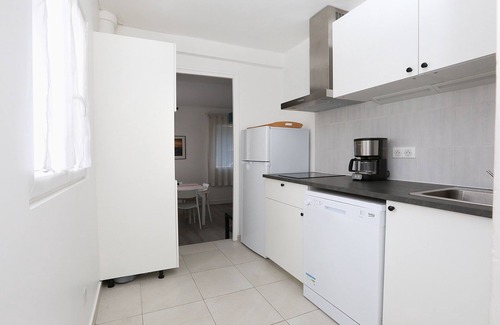 Garches Apartment | T2 45 m² on private driveway at the gates of Paris (1 to 6 people)