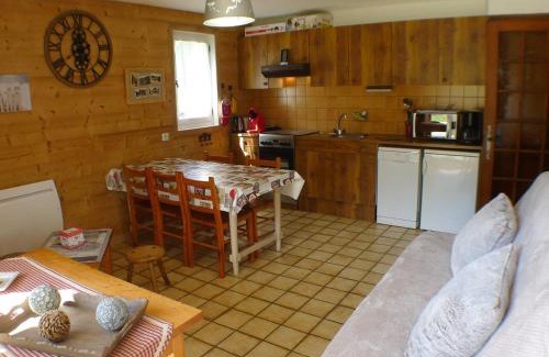 Samoens Apartment | T2 au calme, proche centre village - Terrasse et parking - FR-1-629-16