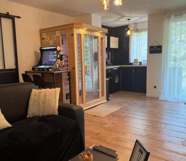 Tournefeuille Apartment | T2, Balneo, sauna, lit rond, jeux arcades, parking