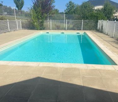Onet-le-Chateau Apartment | T2 en résidence avec piscine commune