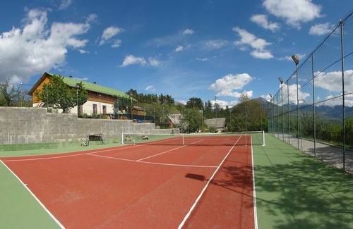 Embrun Apartment | T3 attic with private garden, air-conditioned Tennis court, EV terminal in a 2-hectare park.