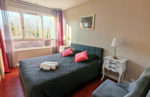 Elancourt Apartment | T3 COSY petit balcon 5mins France miniature