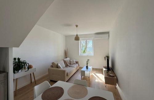 Ville-sous-Anjou Apartment | T3 duplex village house