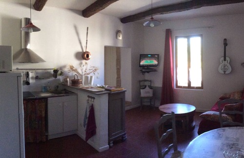 Collias Apartment | T3 HEART OF THE VILLAGE CLOSE TO SHOPS AND RIVER