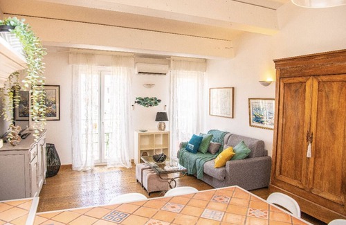 7th Arrondissement Apartment | T3 in the heart of Endoume with private parking