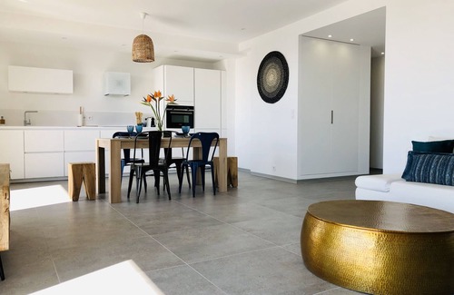 Le Lavandou Apartment | T3 seafront ,75 m2 magical sea view, 5th and last floor,New condition