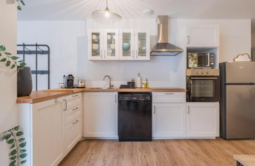 Toulouse East Apartment | T3 Tropical avec parking gratuit, terrasse et wifi