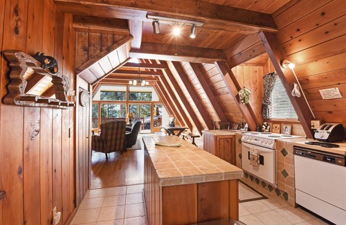 Kings Beach House | Tahoe Bear House | Beautiful Mountain Getaway w/Grill, Nearby Golf & Beach!