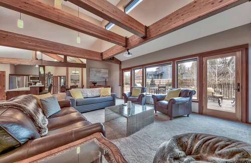 Mountain View Estates House | Tahoe Luxe - Family Perfect Estate - HotTub+Views