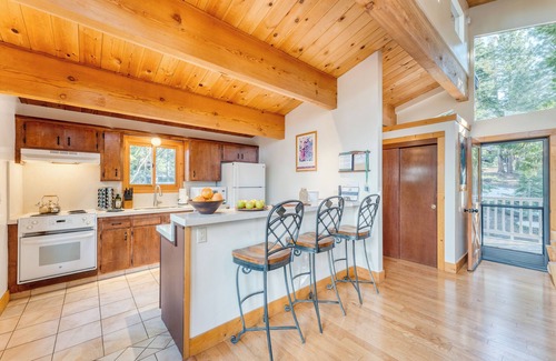 Chamberlands House | Tahoe Timber by AvantStay | Beach + Lake Access