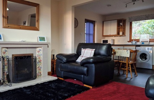 Morar Cottage | TAIGH NA TALIA - 2 SANDHOLM, family friendly in Mallaig