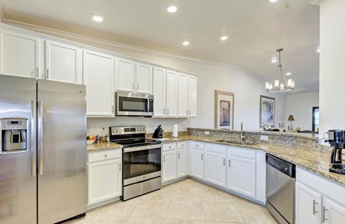 Lakewood Ranch Condo | Tailored Living - Secure, Stylish, Extended Stay