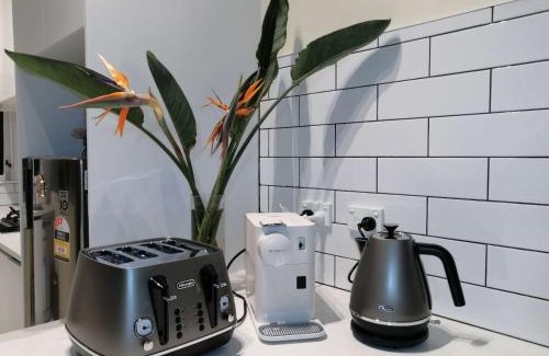 Takapuna House | Takapuna Centre 3B plus Netflix