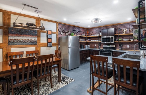 Springdale House | Take a trip to the Industrial Age in this centrally-located townhome.
