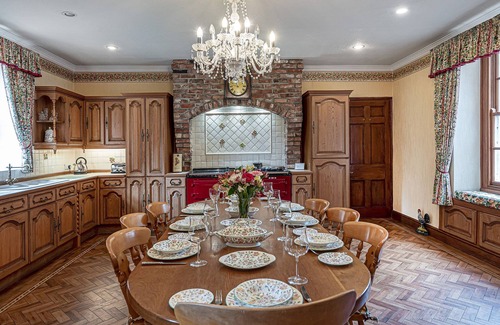 Llanfairpwllgwyngyll House | TAL GWYNEDD, pet friendly, luxury holiday cottage in Newborough