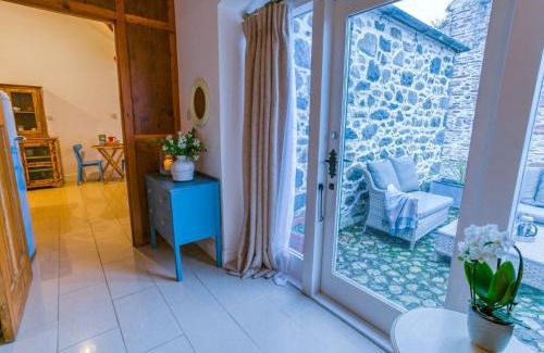 Bangor House | Tal Y Bont Uchaf Cottage
