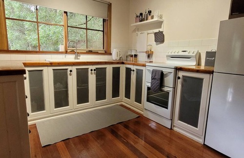 Apollo Bay Cottage | Tall Trees Eco Retreat - Blackwood Cottage