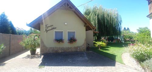 Balatonkeresztur House | Tamási Villa- Nyaralóház