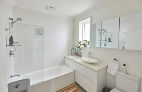 Tamarama Apartment | Tamarama Beachfront Apartment on Bondi to Bronte Walk