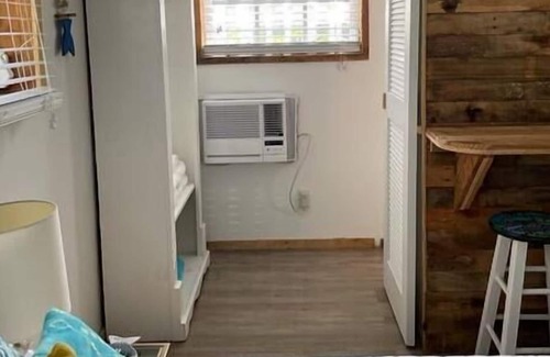 Coral Harbour Cabin | Tangerine Sunsets Upper Island Charm