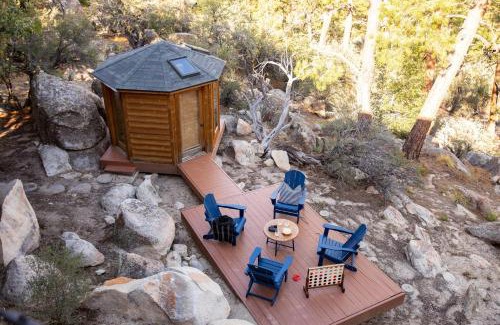 Castle Glen Estates House | Tanglewood by AvantStay 10mins to Bear Mountain Contemporary Hillside Cabin