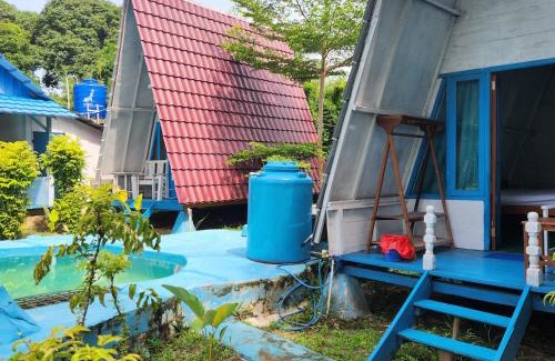 Tanjung Pandan Bed & Breakfast | Tanjong Tinggi Cottage