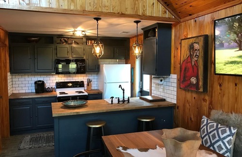 Drasco Cabin | Tannenbaum Golf Club Cabin
